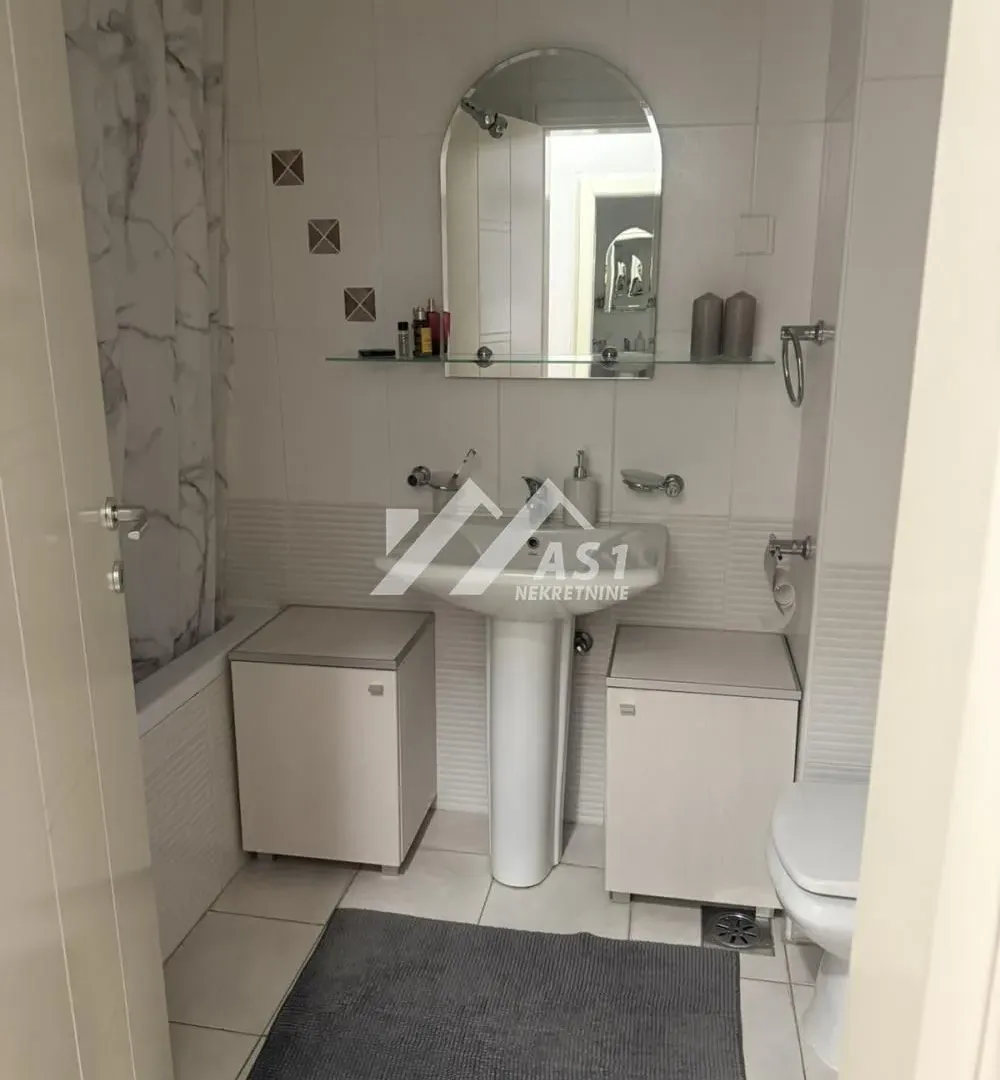 Izdavanje, jednosoban stan, 38m², Grbavica, Novi Sad Sve Podlokacije