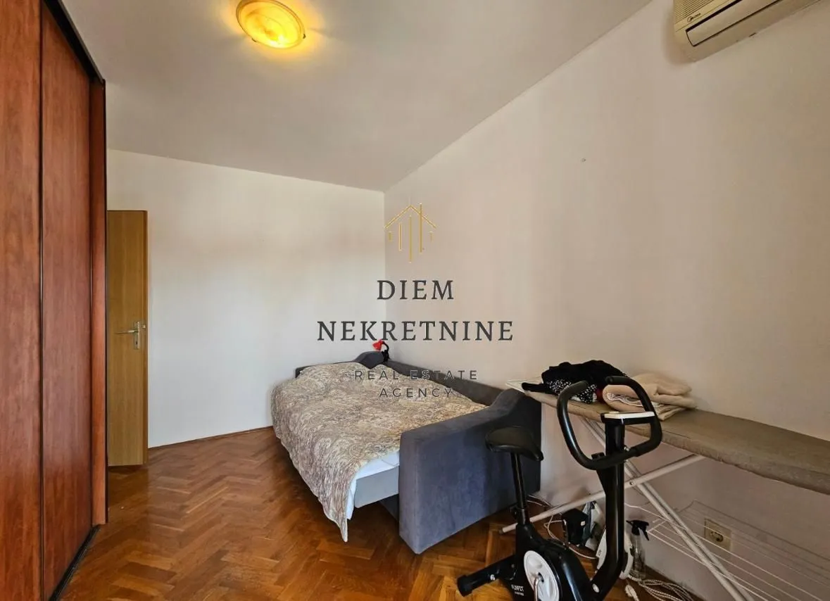 Prodaja, trosoban stan, 112m², Centar, Bar