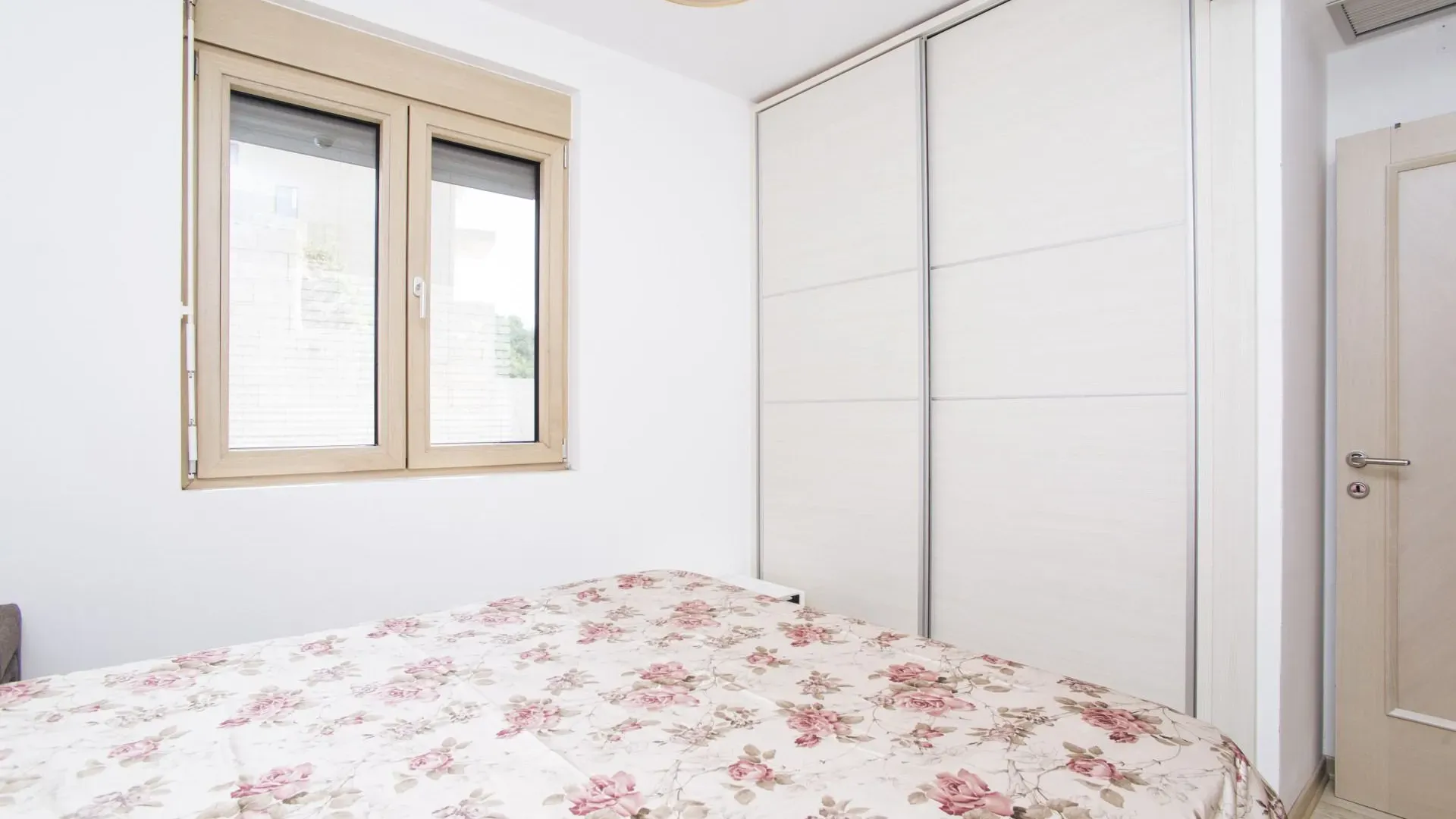 Rent, two bedroom apartment, 70m², Opatovo, Tivat