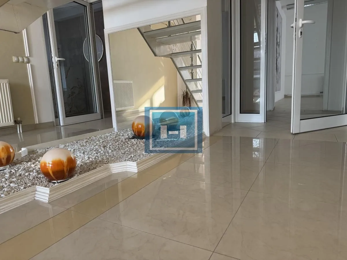 Rent, office space, 110m², Ćuprija, Srbija