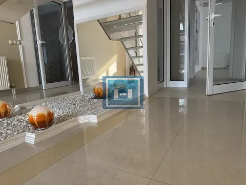 Izdavanje, poslovni prostor, 110m², Ćuprija, Srbija - image 3