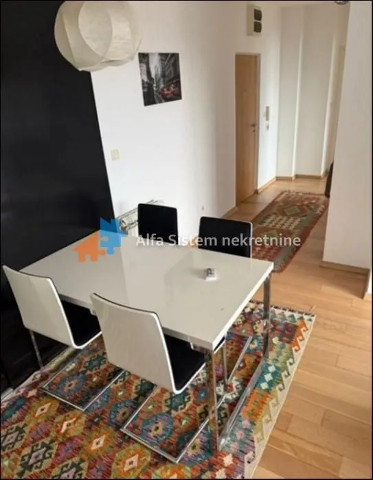 Izdavanje, trosoban stan, 73m², Vračar Sve Podlokacije, Beograd