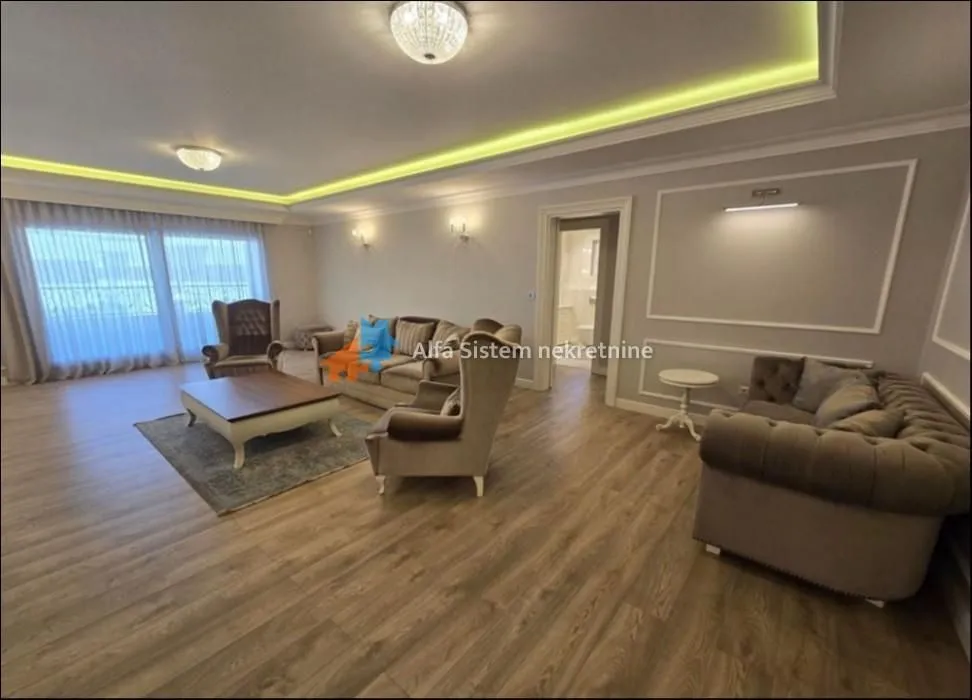 Izdavanje, stan, 215m², Savski Venac, Beograd