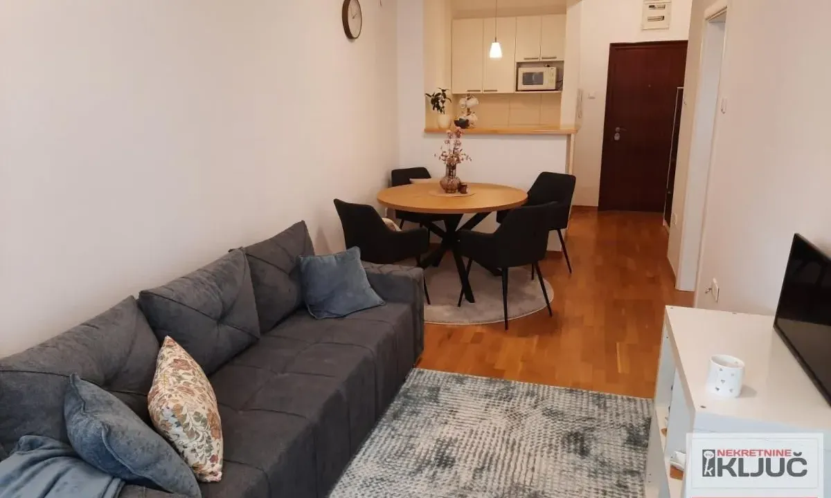 Izdavanje, dvosoban stan, 41m², Liman 3, Novi Sad Sve Podlokacije