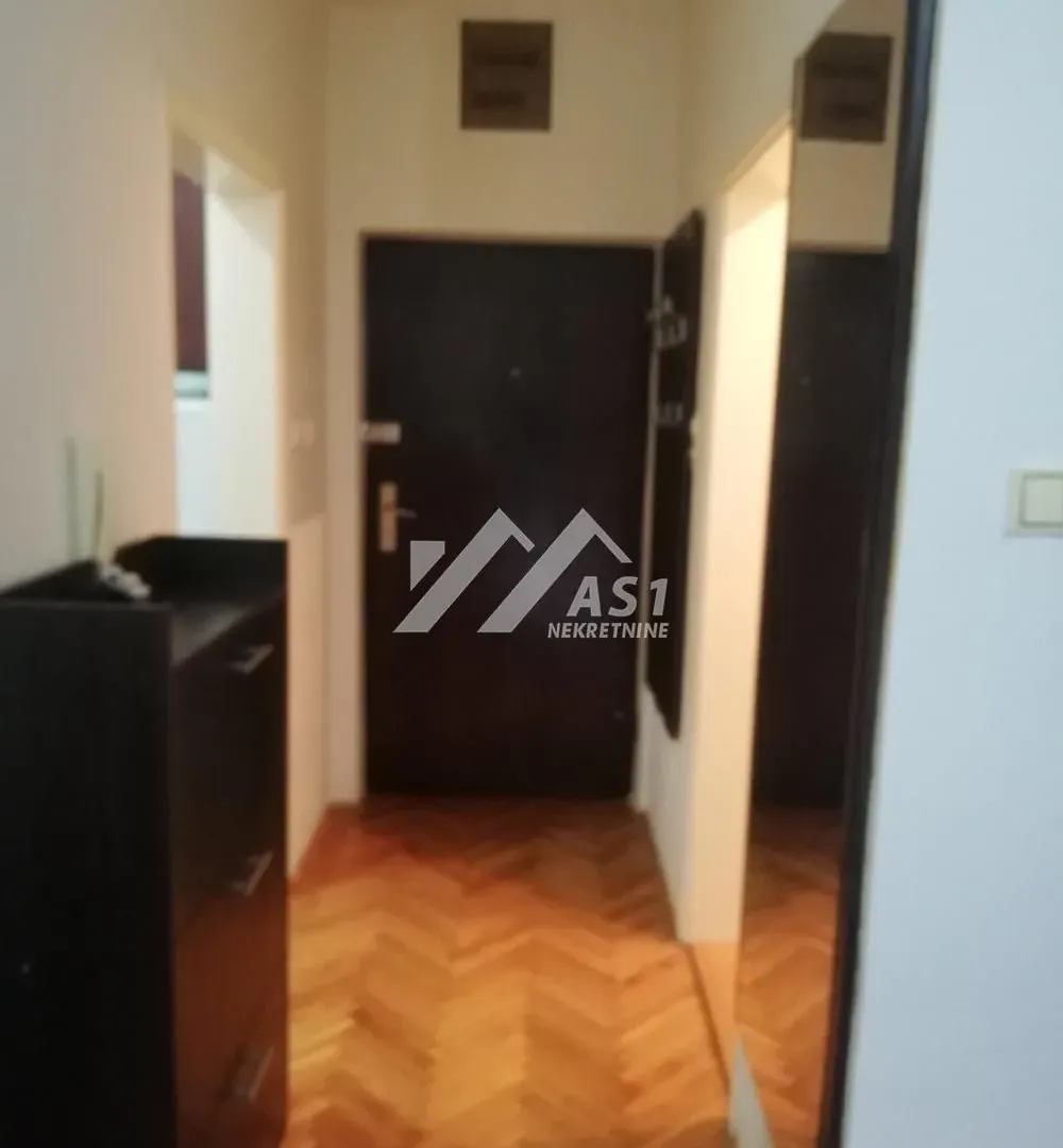 Izdavanje, jednosoban stan, 23m², Bulevar Oslobodjenja, Novi Sad Sve Podlokacije