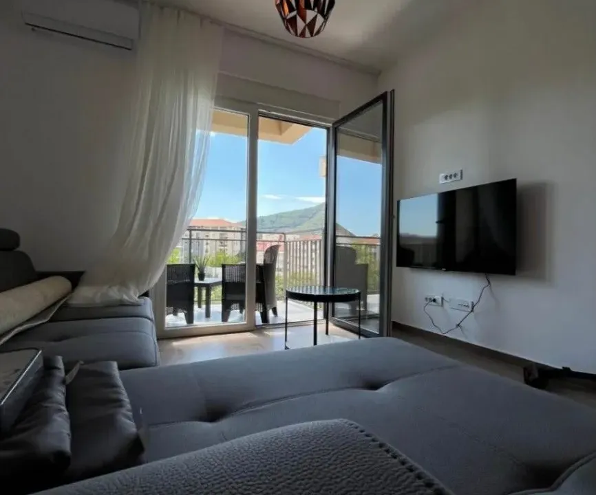 Izdavanje, jednosoban stan, 44m², Podkošljun, Budva