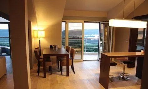 Izdavanje, jednosoban stan, 130m², Kavač, Kotor