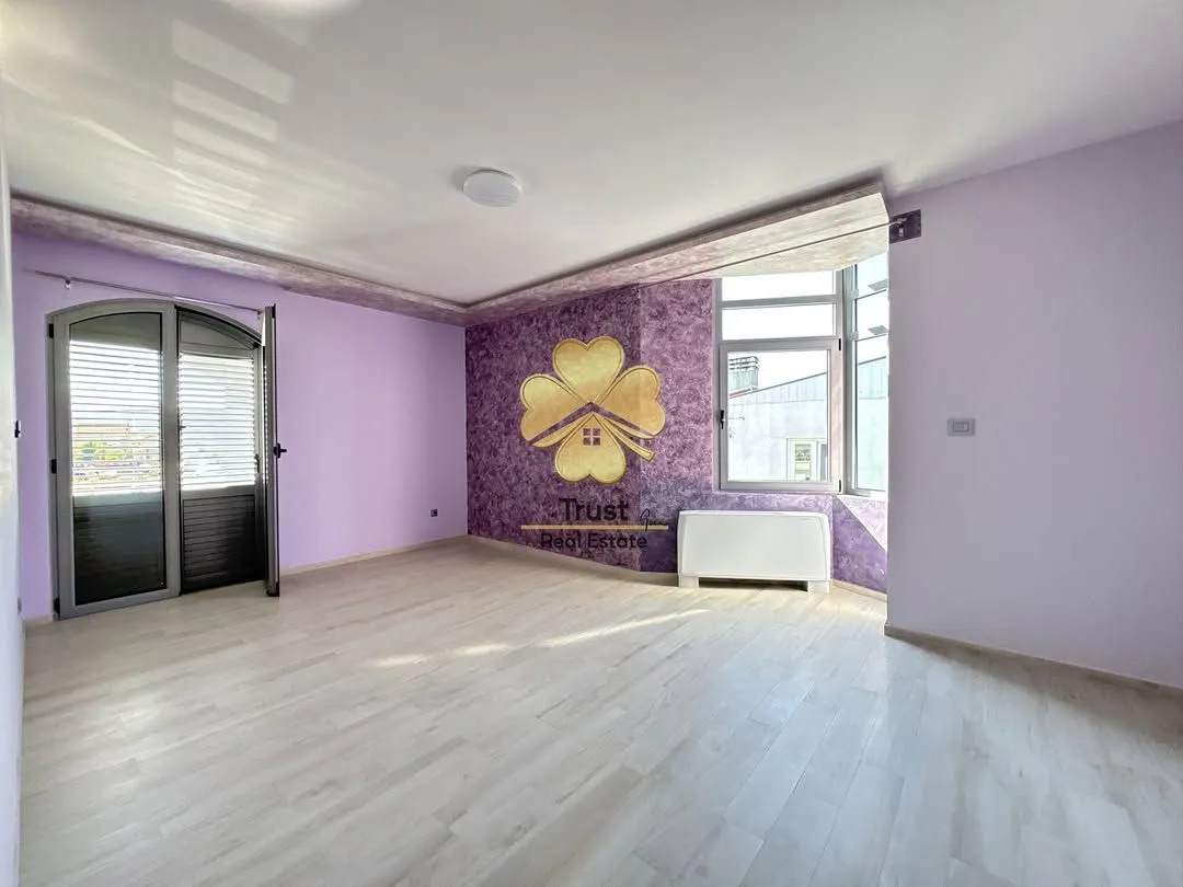Prodaja, kuća, 320m², Zlatica, Podgorica