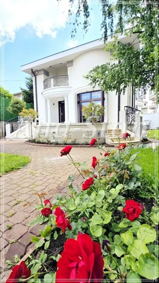 Rent, house, 290m², Voždovac Sve Podlokacije, Beograd