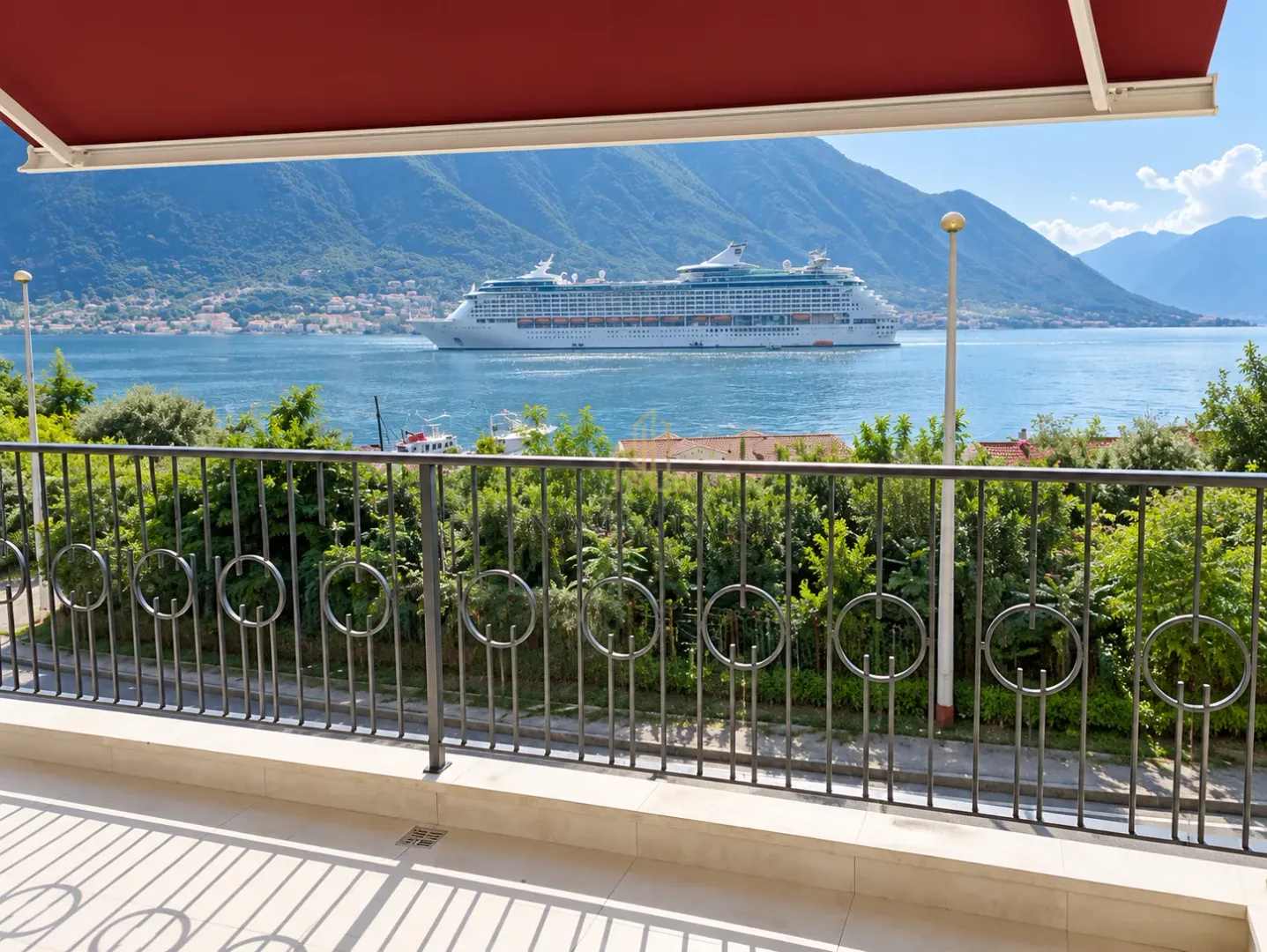 Prodaja, trosoban stan, 160m², Dobrota, Kotor