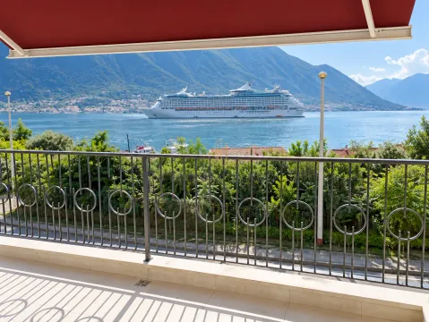 Prodaja, trosoban stan, 160m², Dobrota, Kotor - image 2