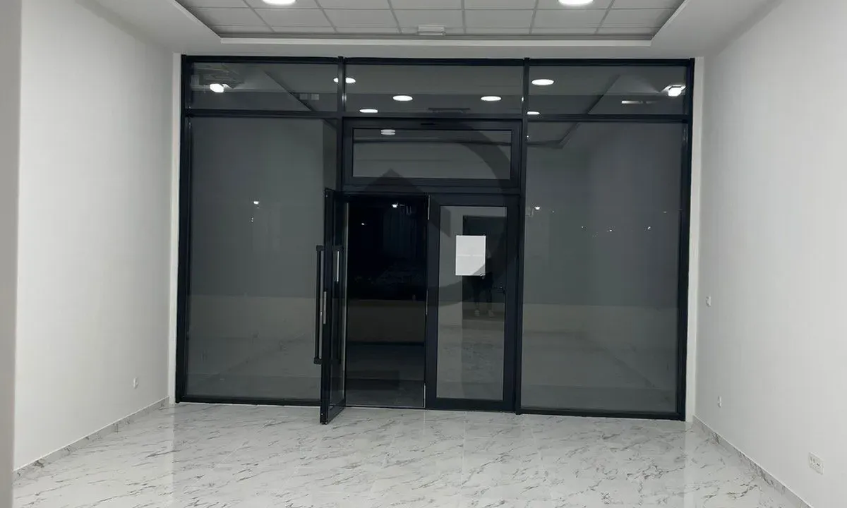 Izdavanje, poslovni prostor, 48m², Central Point, Podgorica