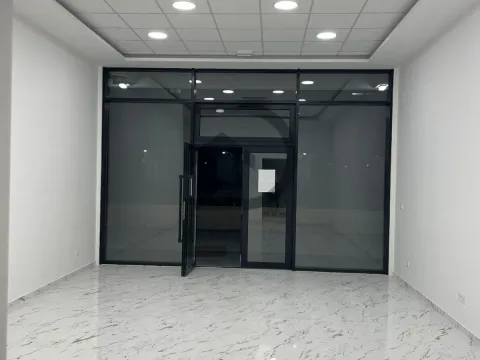 Izdavanje,  poslovni prostor, 48m2, Central Point, Podgorica
