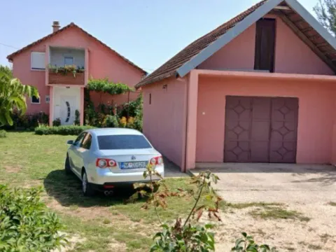 Prodaja, kuća, 80m², Ozrinići, Nikšić