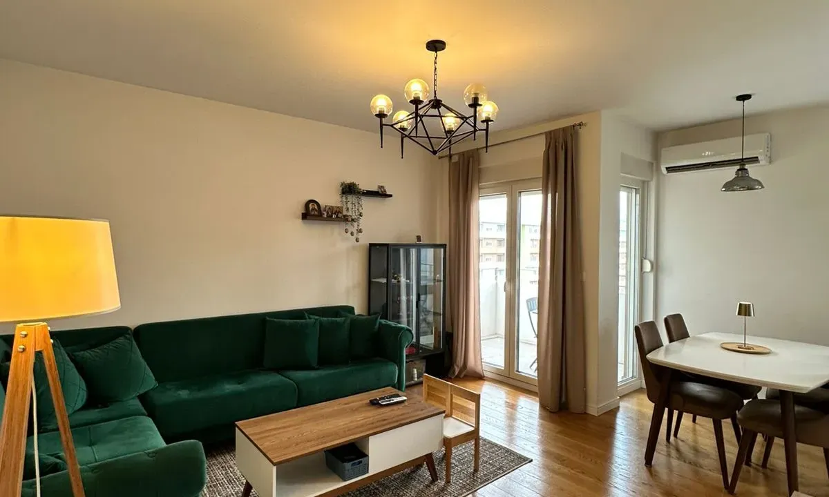 Izdavanje, dvosoban stan, 70m², Central Point, Podgorica