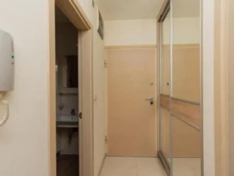 Izdavanje, jednosoban stan, 47m², City Kvart, Podgorica - image 2