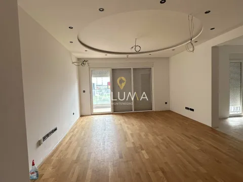 Prodaja, trosoban stan, 118m², Stari Aerodrom, Podgorica