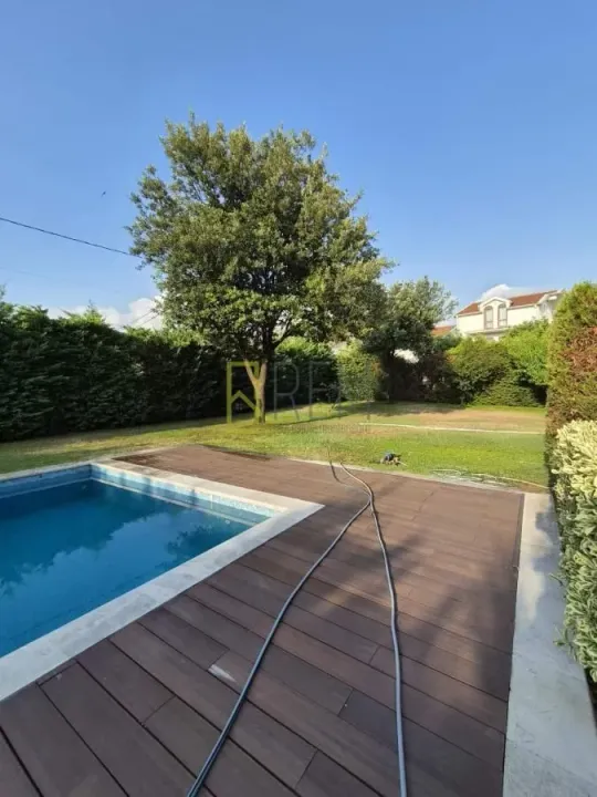 Rent, house, 200m², Zlatica, Podgorica