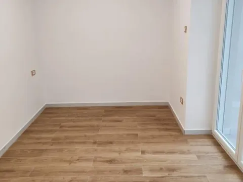 Rent, two bedroom apartment, 76m², Zeleni Venac, Beograd - image 2