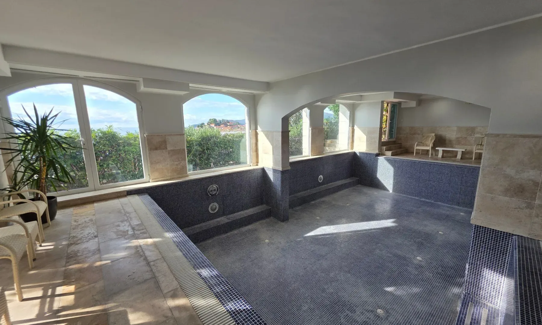 Prodaja, ugostiteljski objekat, 1200m², Sveti Stefan, Budva