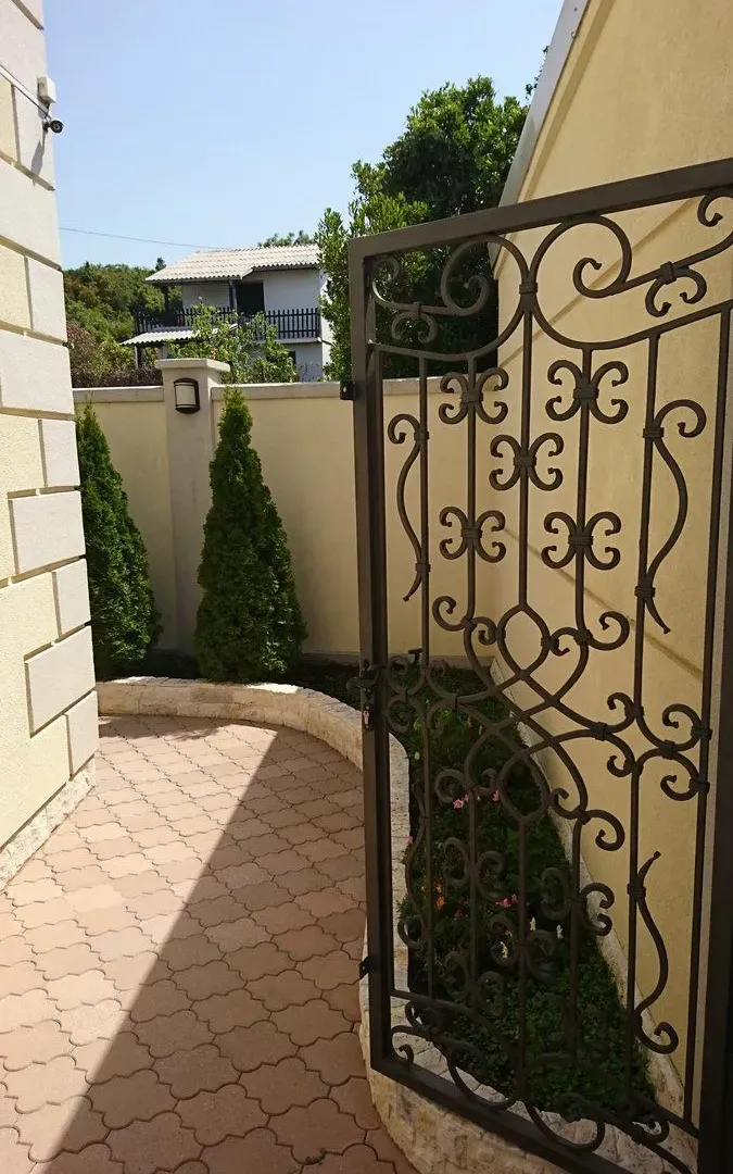 Sale, house, 330m², Utjeha, Bar