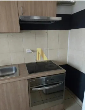 Manja kuhinja sa ugrađenom rernom, pločom i sudoperom. - image 8