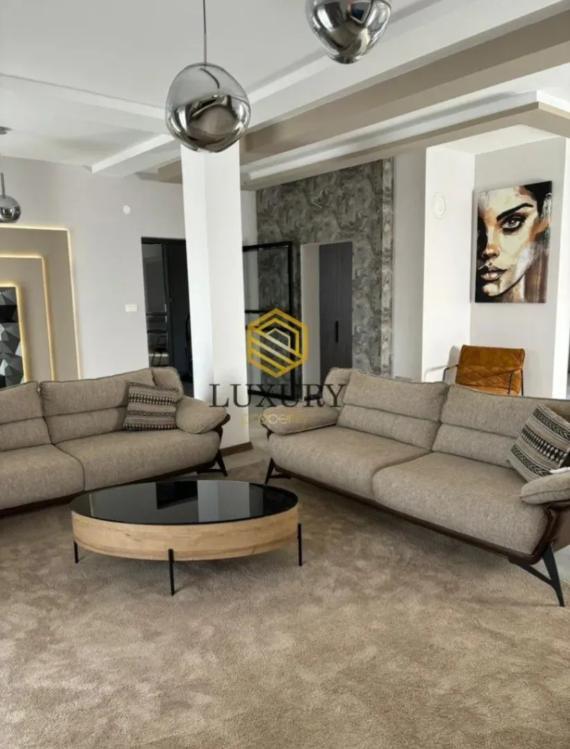 Izdavanje, trosoban stan, 180m², Tološi, Podgorica