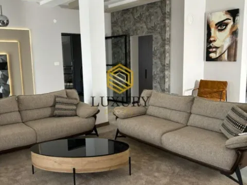 Izdavanje, trosoban stan, 180m², Tološi, Podgorica - image 2