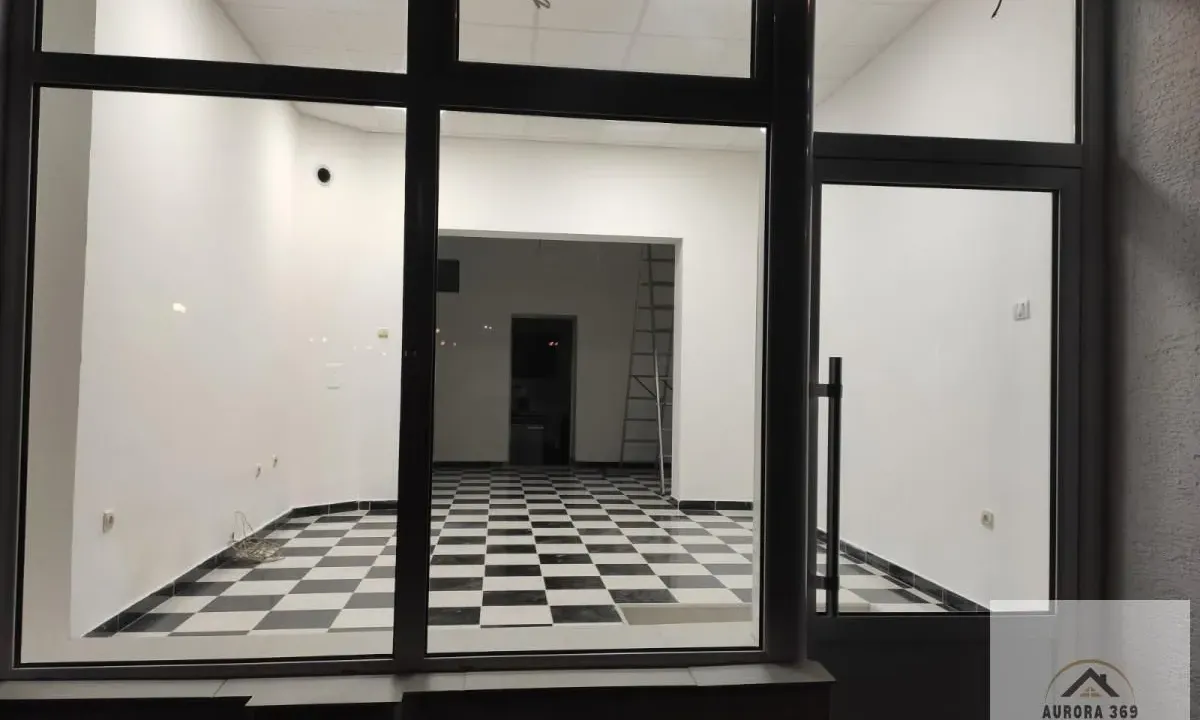 Izdavanje, poslovni prostor, 70m², Ruma, Srbija