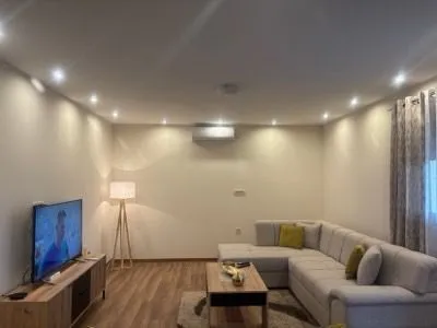 Izdavanje, kuća, 100m², Pelinovo, Kotor