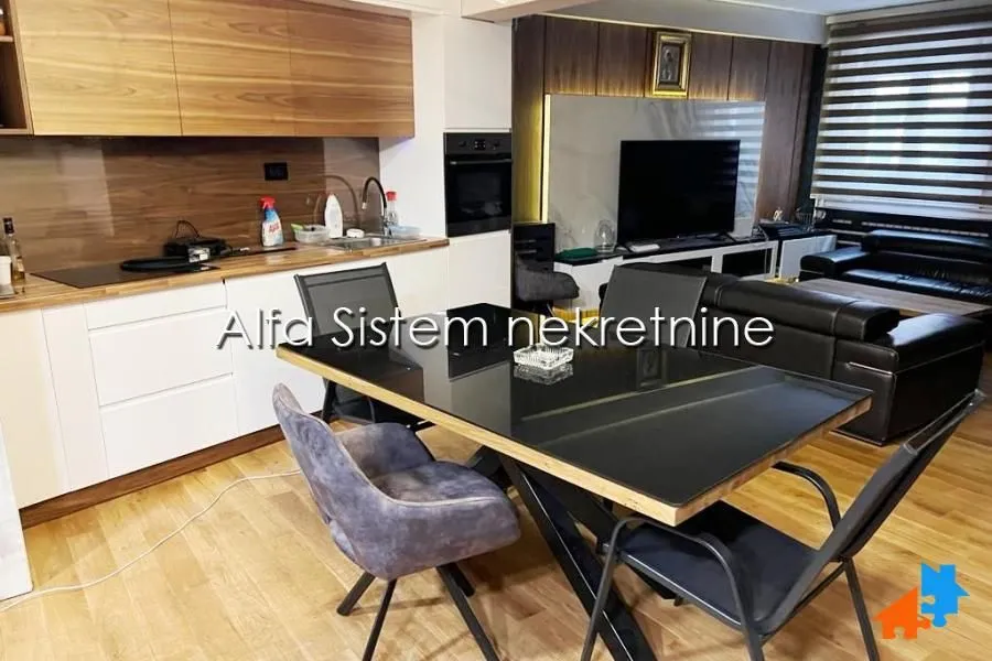 Izdavanje, četvorosoban stan, 120m², Neimar, Vračar Sve Podlokacije