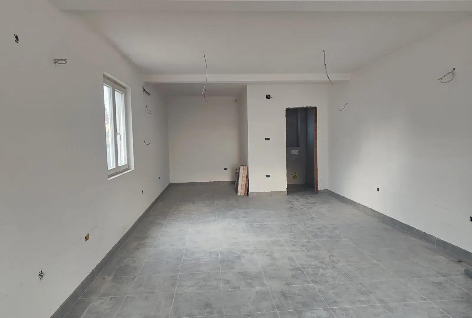 Prodaja, kuća, 250m², Karaburško Polje, Podgorica