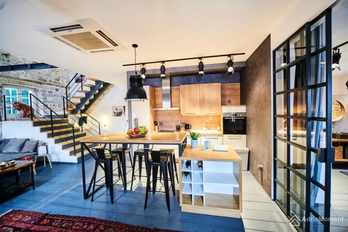 Sale, two bedroom apartment, 108m², Kotor, Crna Gora