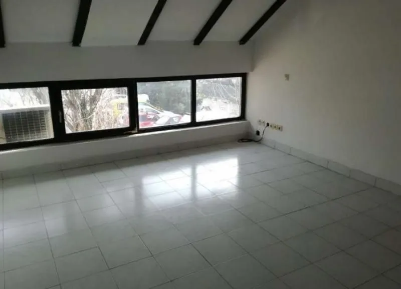 Rent, office space, 300m², Surčin, Beograd