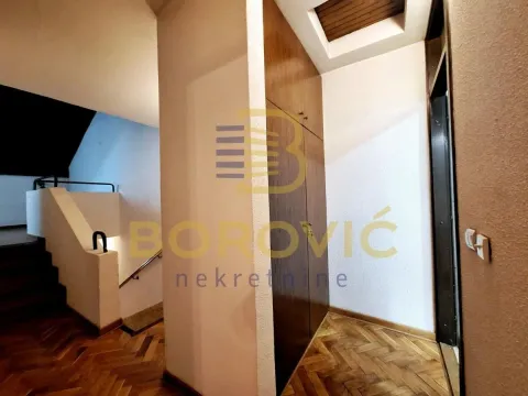 Sale, house, 200m², Višnjička Banja, Palilula Sve Podlokacije - image 13