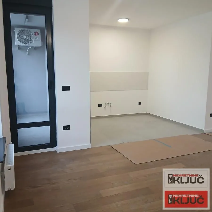 Prodaja, četvorosoban stan, 98m², Grbavica, Novi Sad Sve Podlokacije