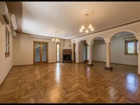 Izdavanje, petosoban stan, 400m², Zabjelo, Podgorica - image 13