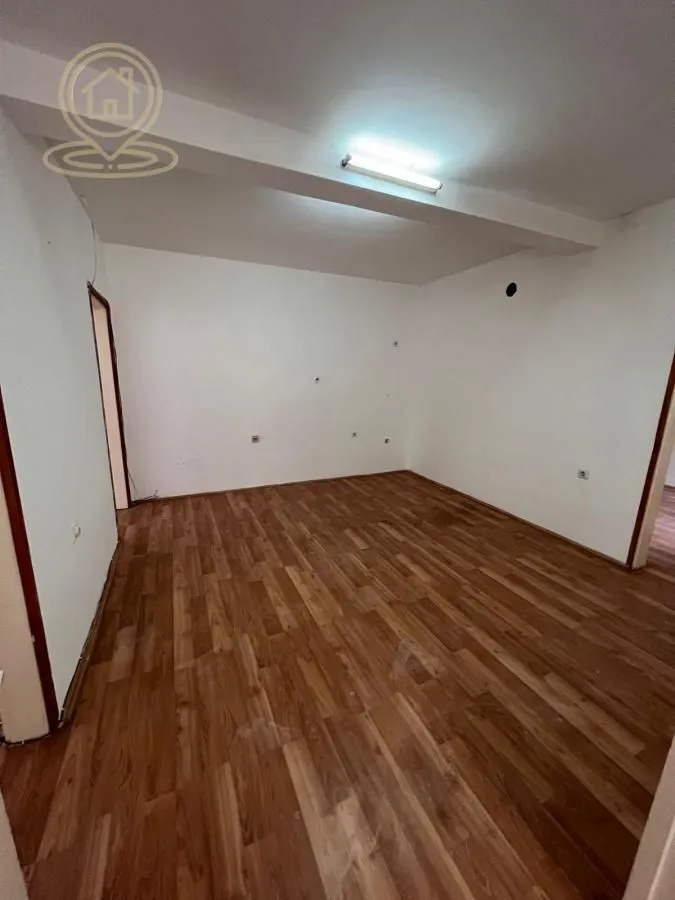 Rent, office space, 85m², Medijana, Niš