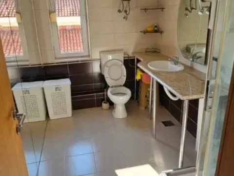 Izdavanje, dvosoban stan, 68m², Stari Aerodrom, Podgorica - image 10