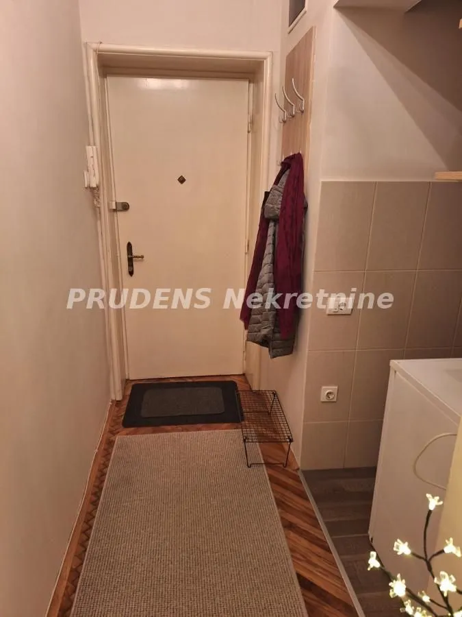 Izdavanje, jednosoban stan, 25m², Stari Grad, Beograd
