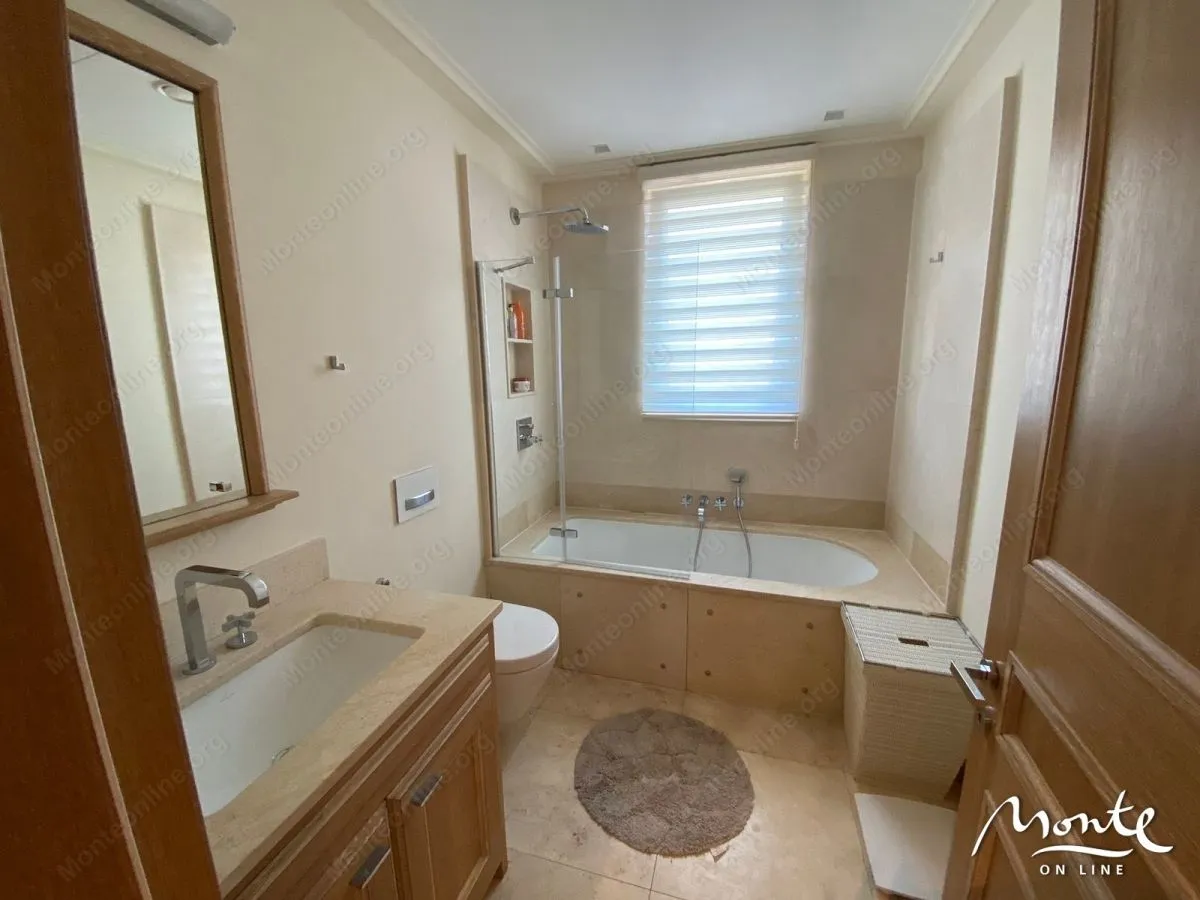 Prodaja, jednosoban stan, 76m², Tivat, Crna Gora