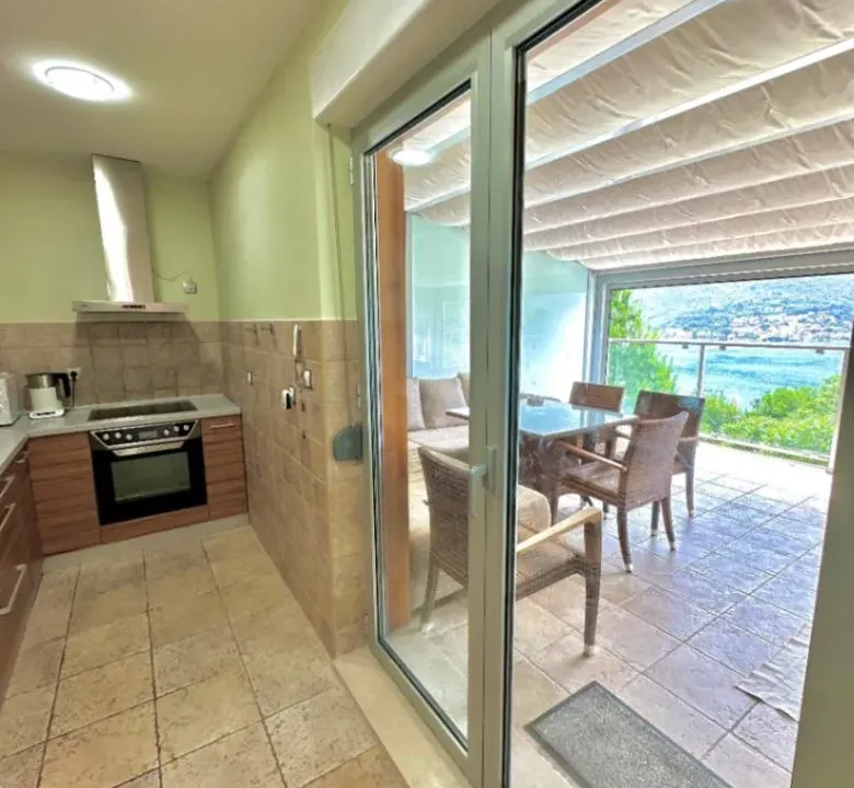 Sale, two bedroom apartment, 102m², Dobrota, Kotor