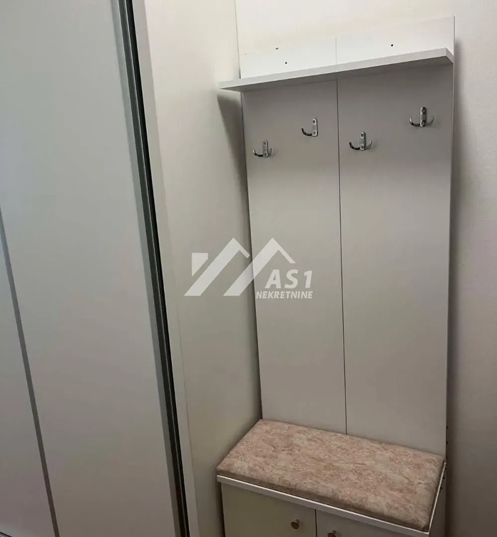Izdavanje, stan, 24m², Bulevar Oslobodjenja, Novi Sad Sve Podlokacije