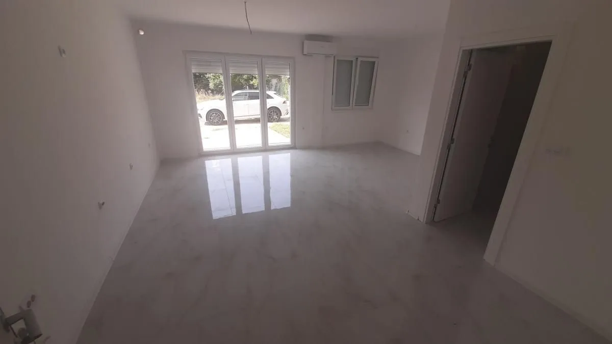 Izdavanje, poslovni prostor, 35m², Veternik, Novi Sad Sve Podlokacije