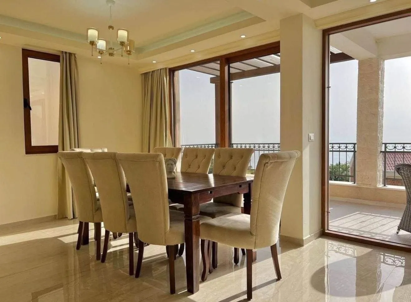 Izdavanje, kuća, 418m², Blizikuće, Budva