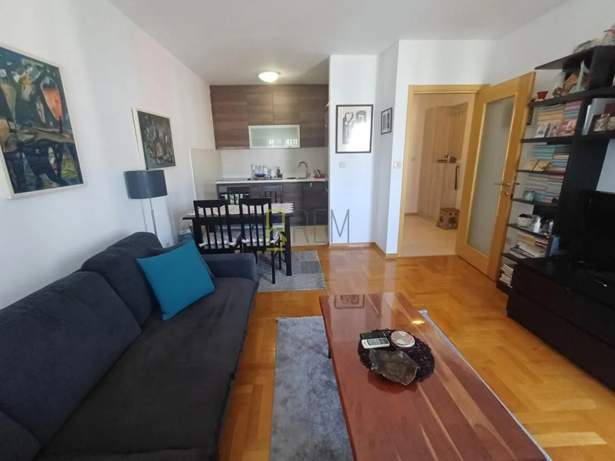 Prodaja, dvosoban stan, 55m², Stari Aerodrom, Podgorica