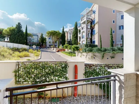 Prodaja, jednosoban stan, 55m², Luštica Bay, Tivat - image 2