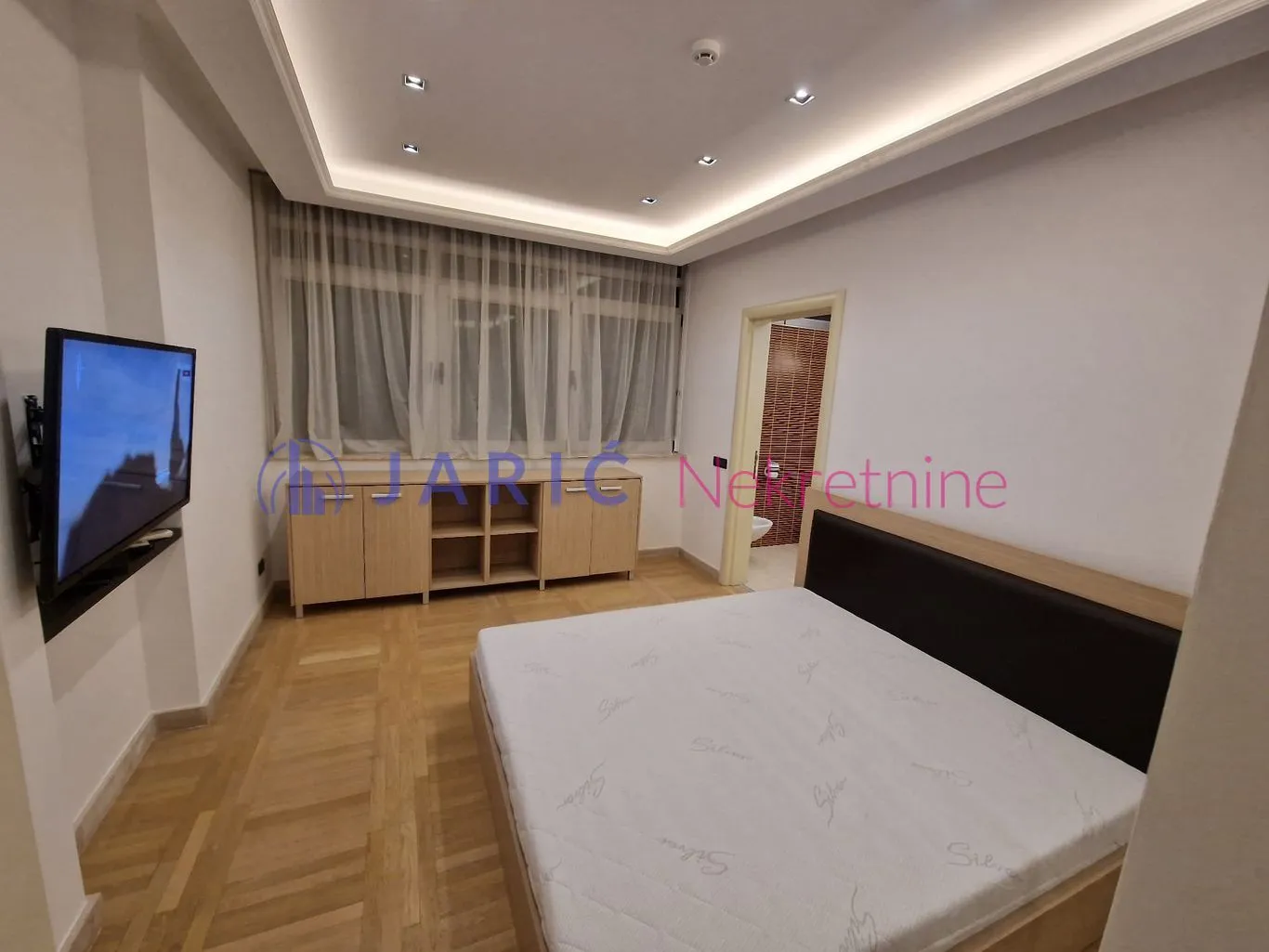 Izdavanje, četvorosoban stan, 148m², Dedinje Sve Podlokacije, Beograd