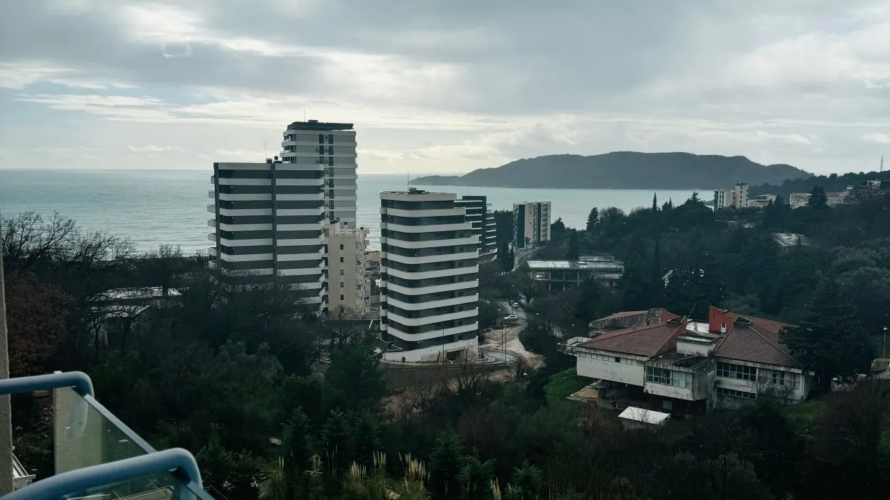 Izdavanje, garsonjera, 34m², Bečići, Budva