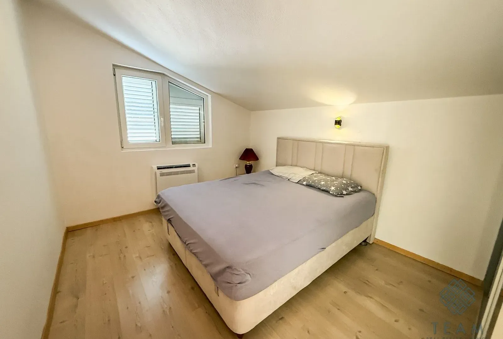 Izdavanje, kuća, 300m², Masline, Podgorica